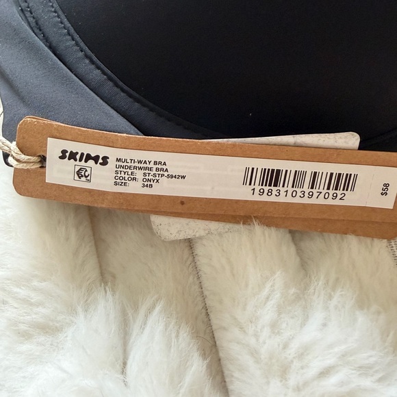 SKIMS Black Multi-Way Bra - Picture 5 of 10